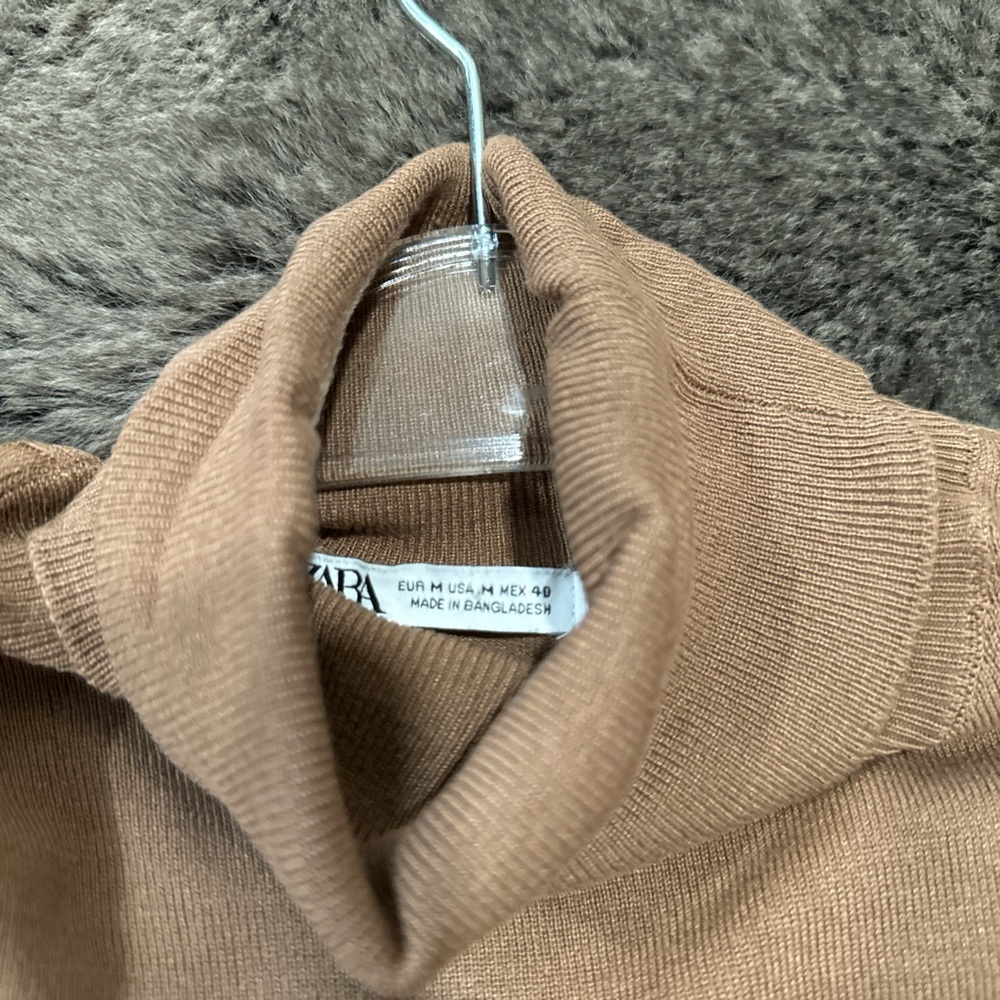 Zara Men's Tan Turtleneck Sweater - Picture 2 of 2